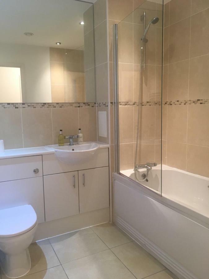New Central Woking 1 And 2 Bedroom Apartments With Free Gym, Close To Train Station Habitación foto