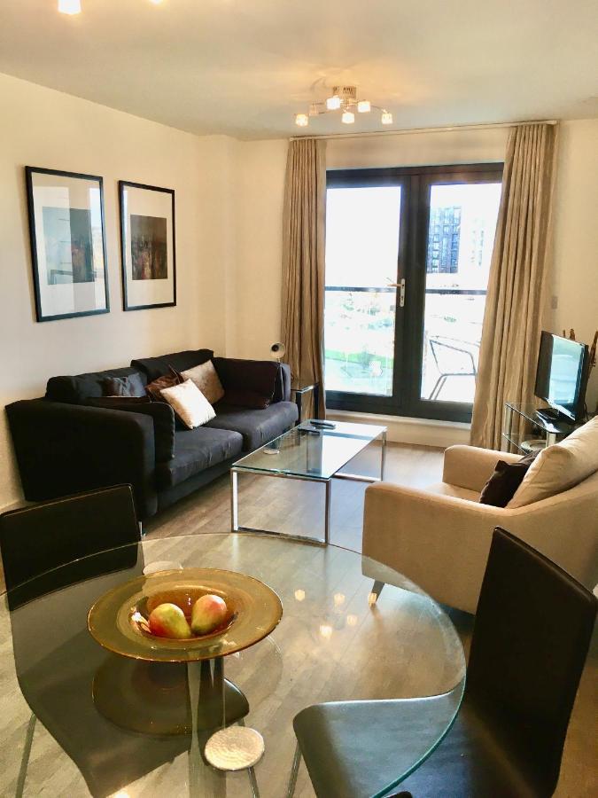 New Central Woking 1 And 2 Bedroom Apartments With Free Gym, Close To Train Station Exterior foto